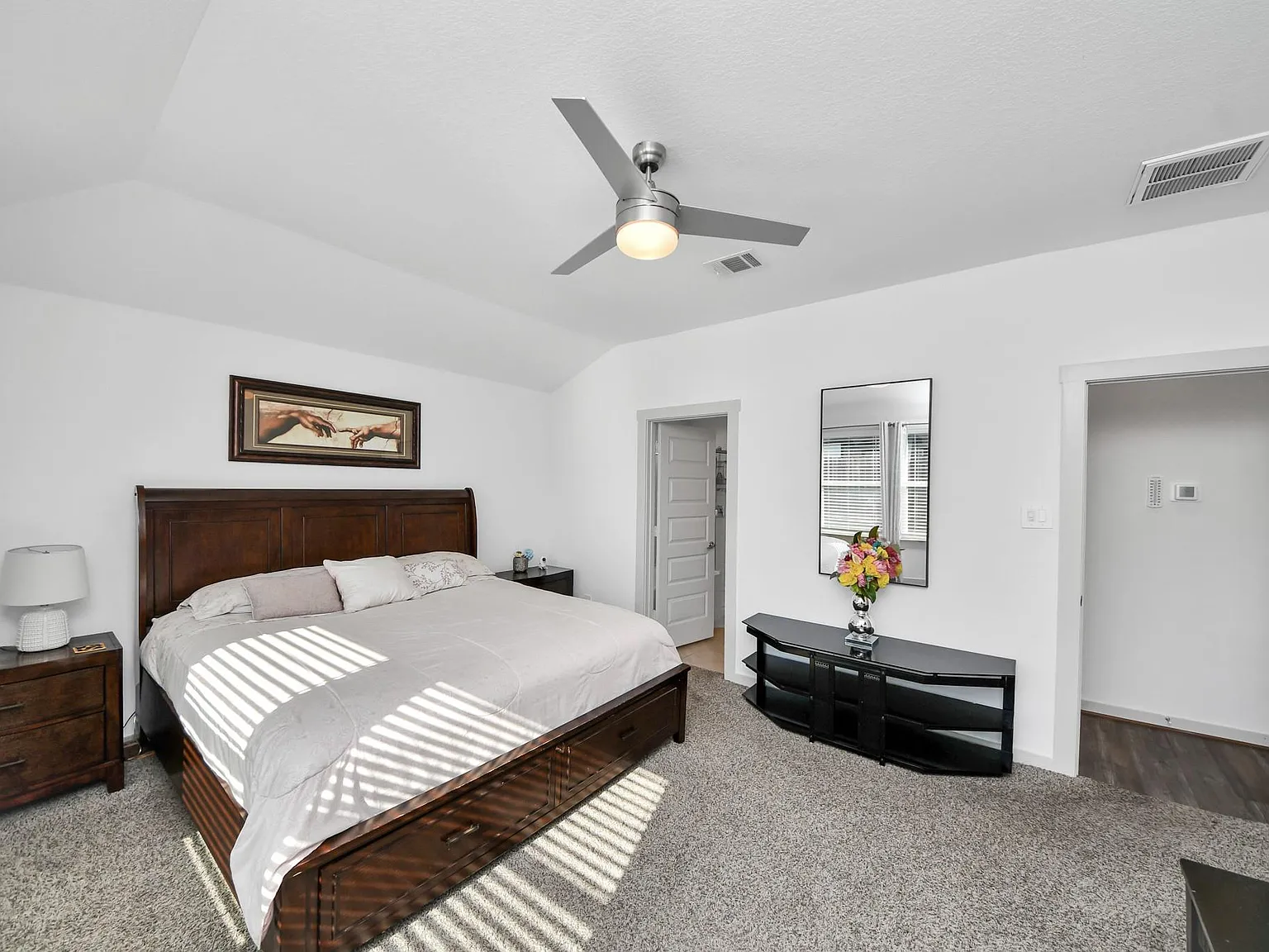 4 bed, 2.0 bath, 1876 sqft, $2,400 — Photo 4