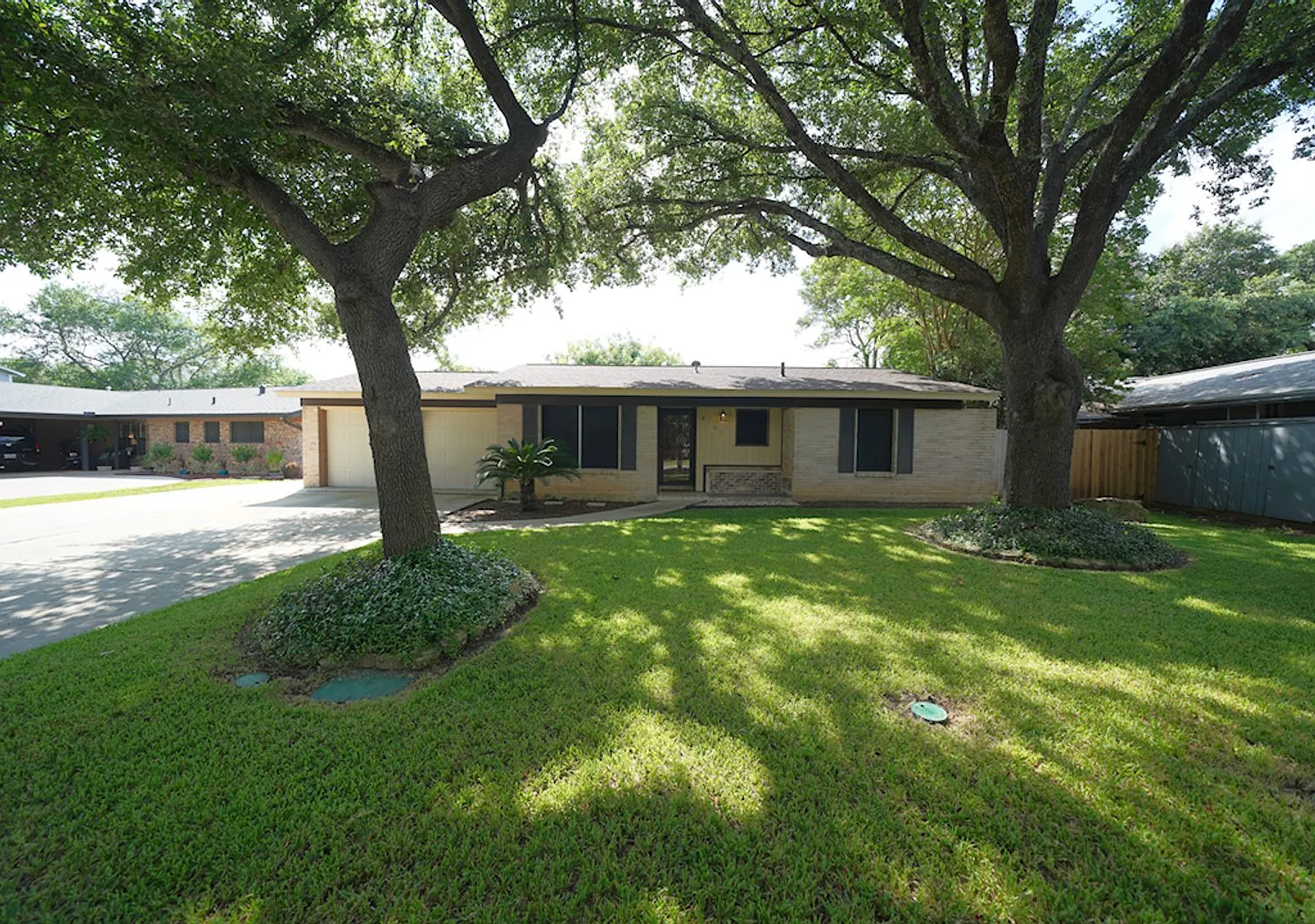 Updated Northeast Park Home Near Loop 410 - Realtor Commission: $500 — Photo 2
