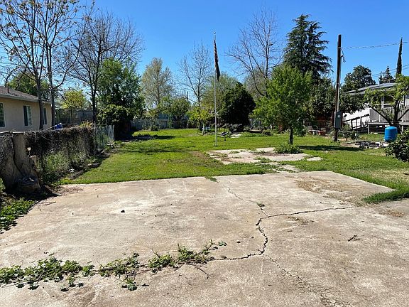 2nd image of 829 Nichols Ln