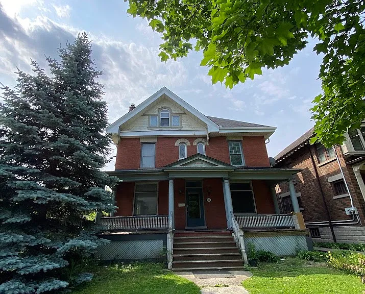 203 Elmwood Ave E #MAIN — Photo 18