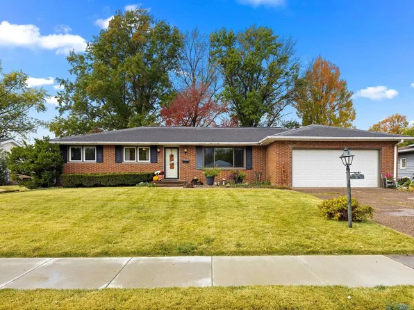 1815 Highwood Ave, Pekin, IL 61554