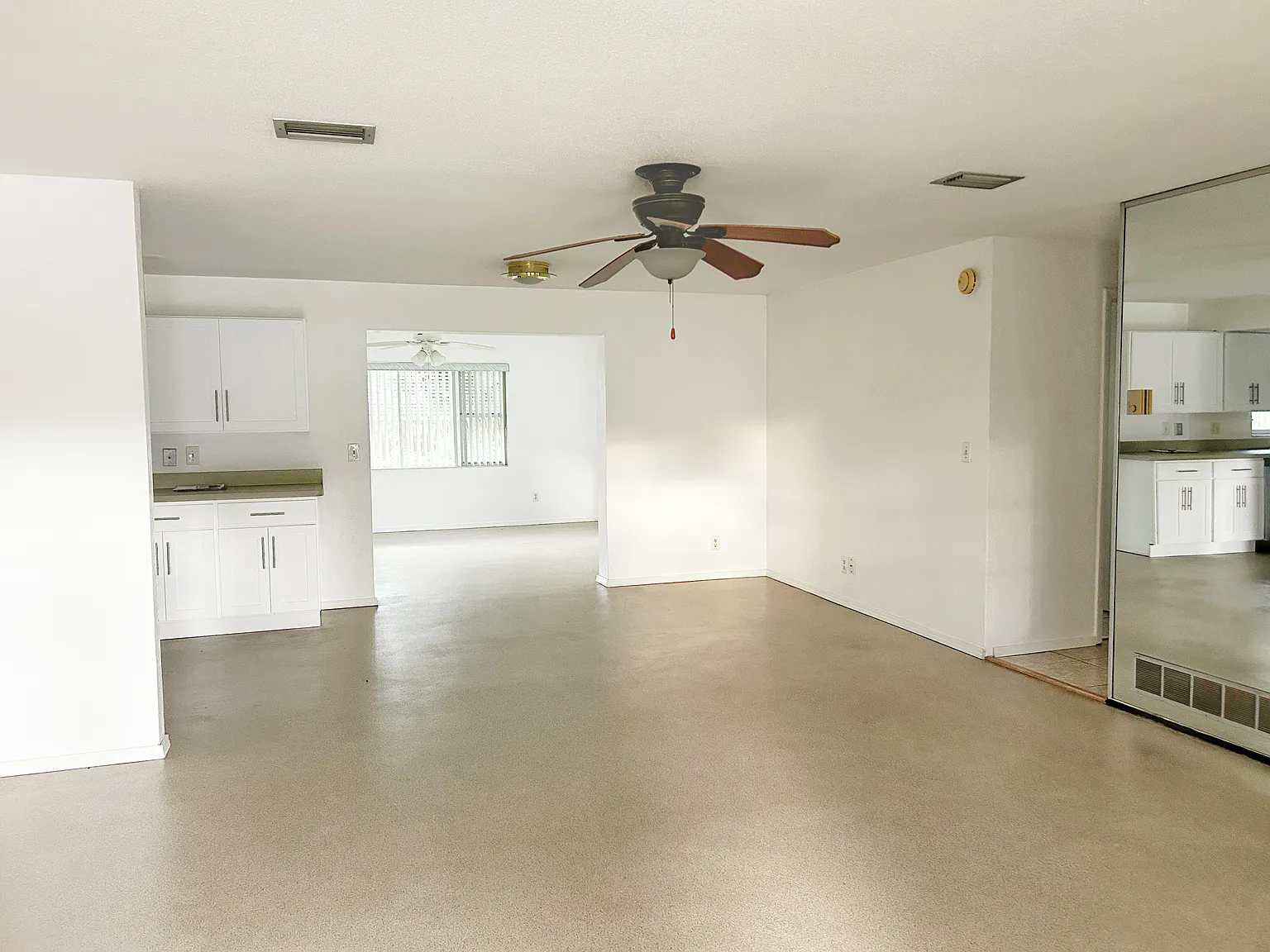 2 bed, 1394 sqft, $1,950 — Photo 4