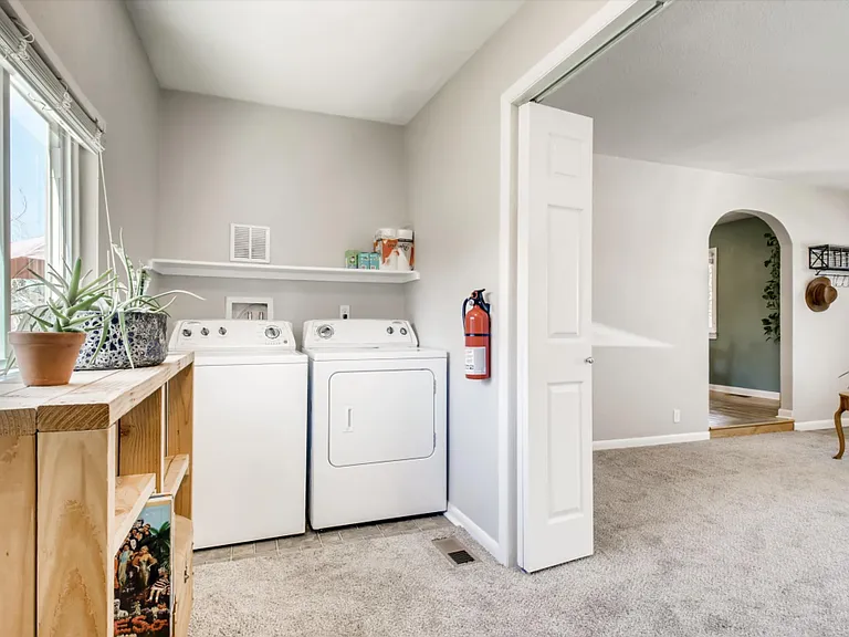 2605 S Hooker St — Photo 7