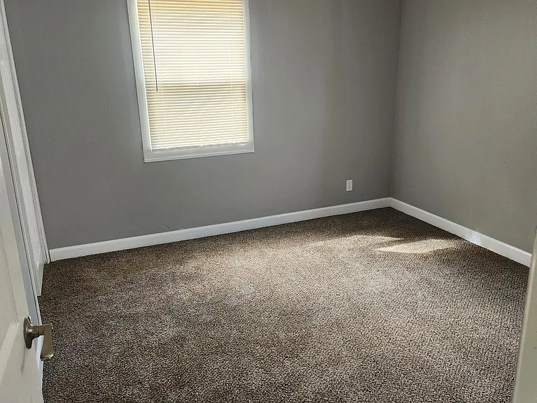 501 Grosvenor Ave NW — Photo 13