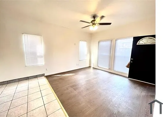 3 bed, 900 sqft, $2,500 — Photo 2