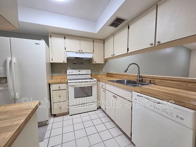 2 bed, 2.0 bath, 930 sqft, $1,695 — Photo 3