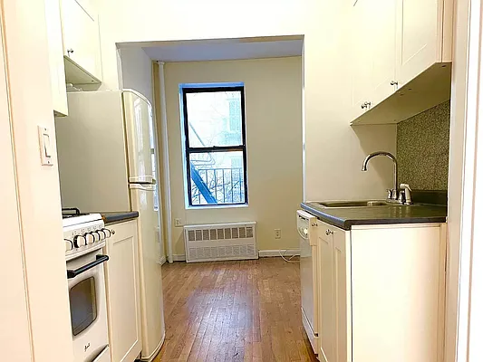 Rented by Compass | media 13