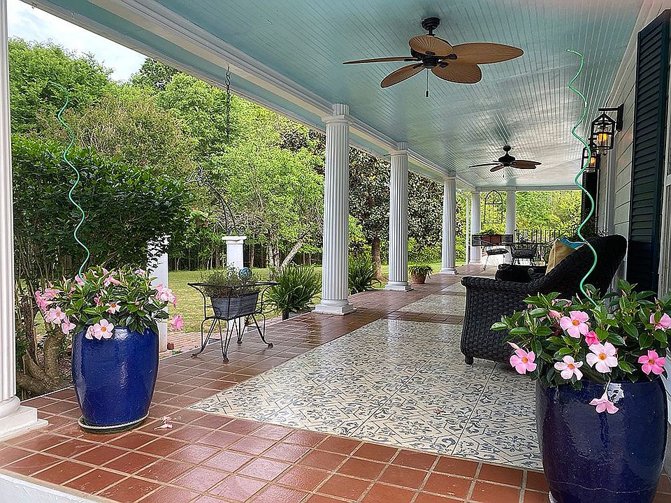 700 sqft. Wrap-around Porch