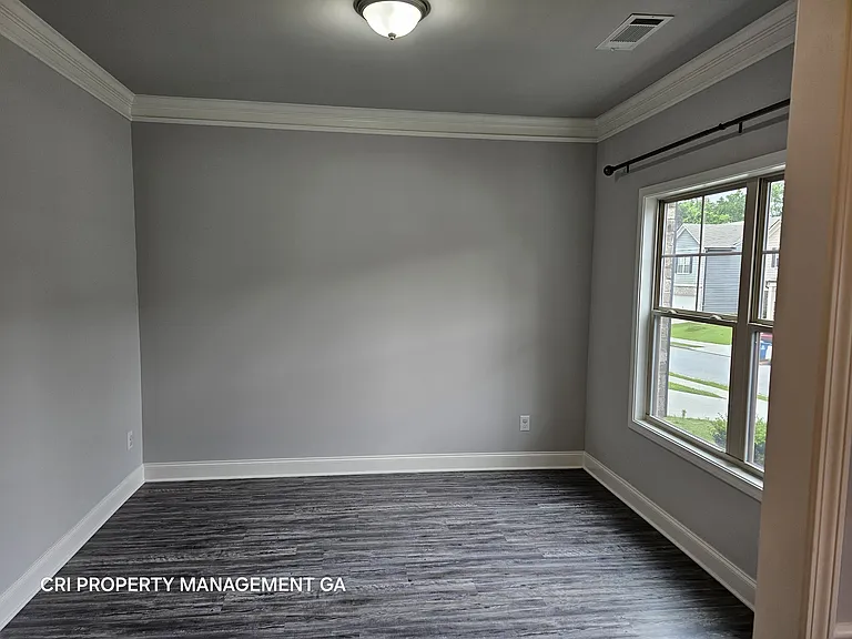 352 Newshaw Dr — Photo 7