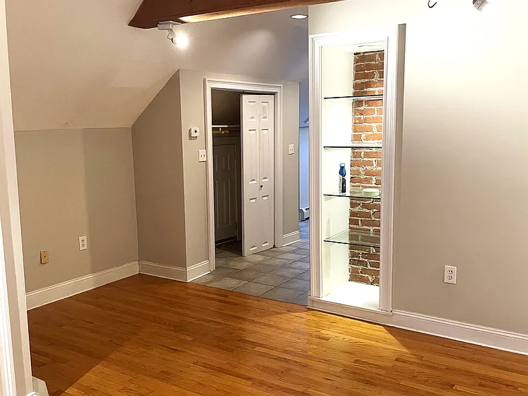 251 Whiting Ln #3 — Photo 7