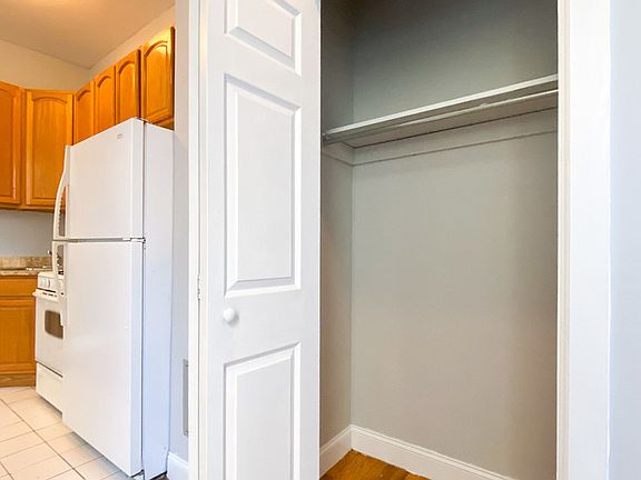 4th image of 202 1st Ave APT 1