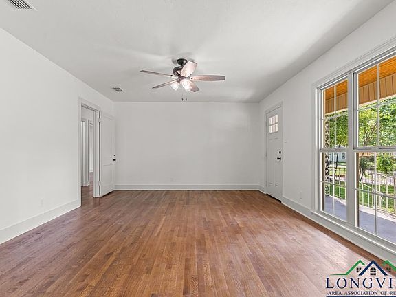 4th image of 209 Leonard Dr