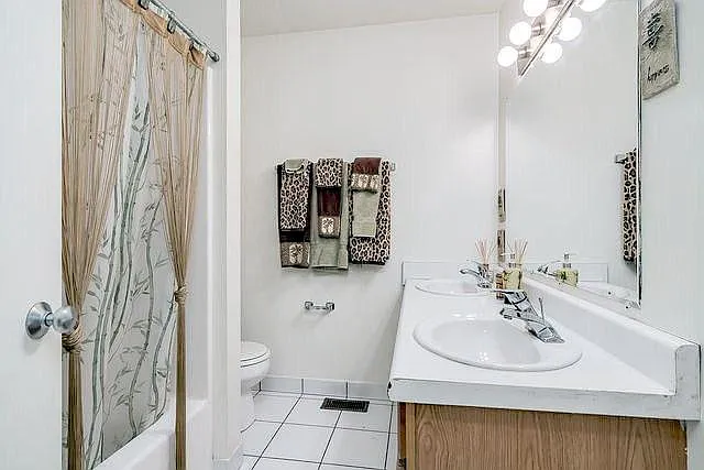 1615 S Newberry Ave — Photo 13