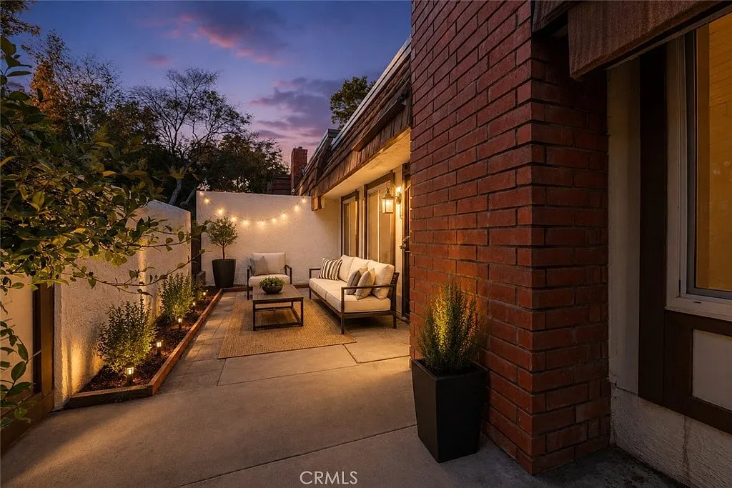 4 bed, 2008 sqft, $3,950 — Photo 1