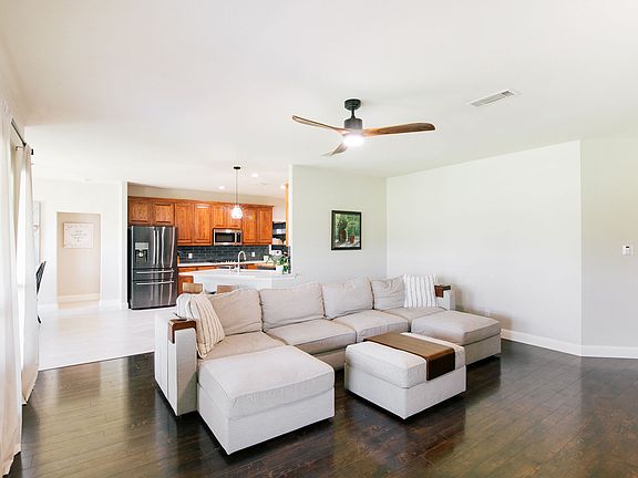 4th image of 204 Country Lakes Dr