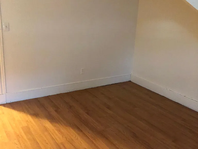 220 Sherman Ave — Photo 15