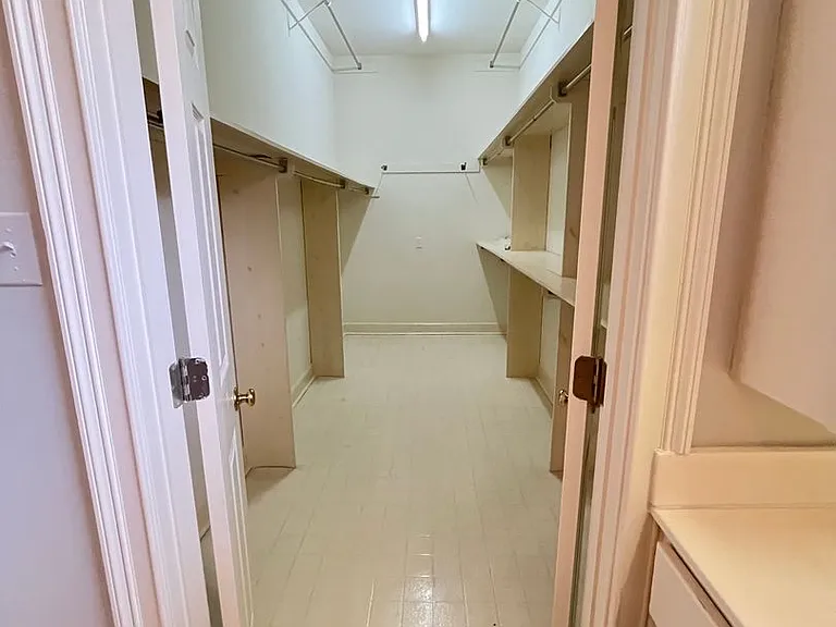 240 S Belvedere Blvd — Photo 10