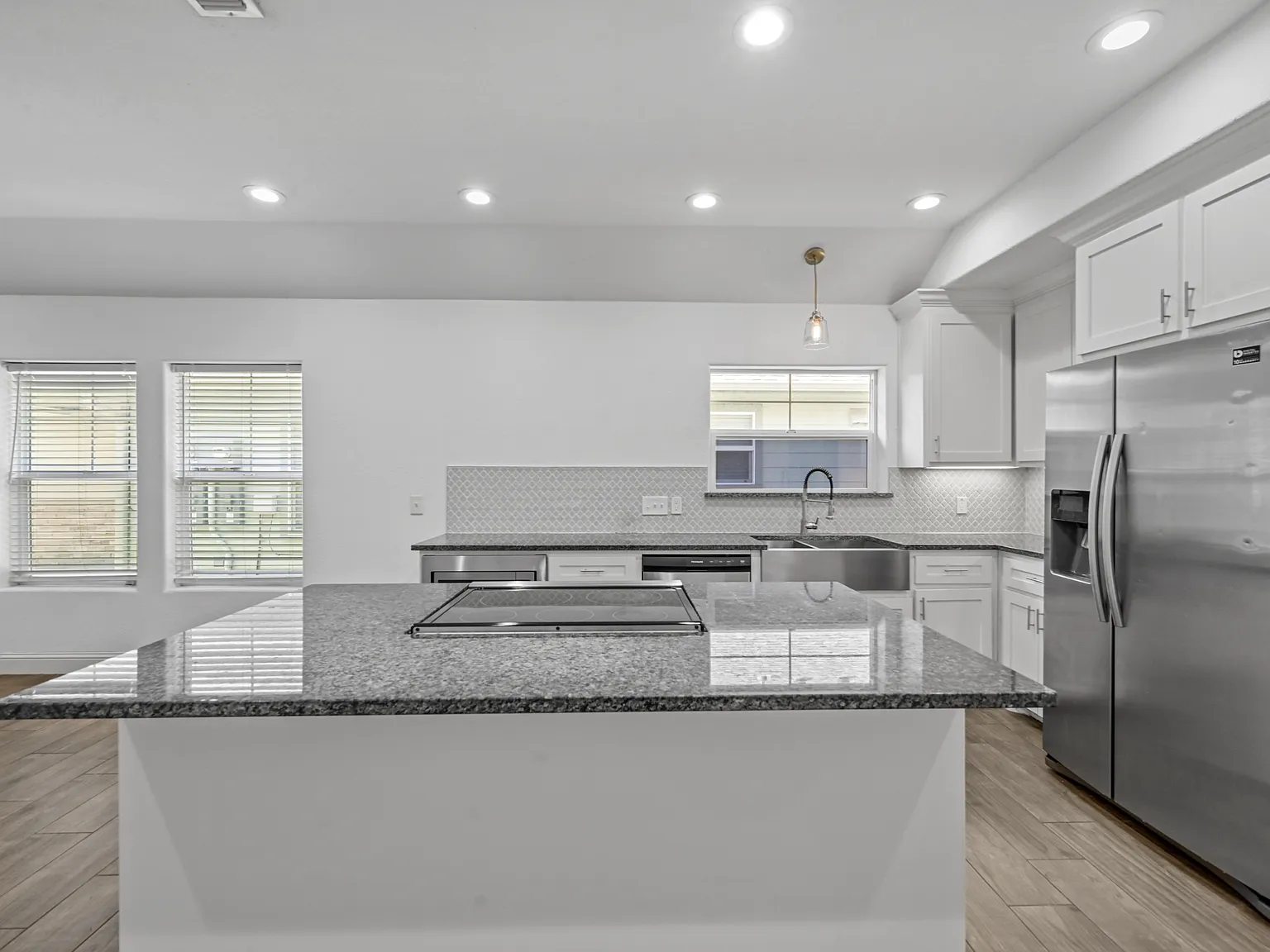 607 E Carter St — Photo 4
