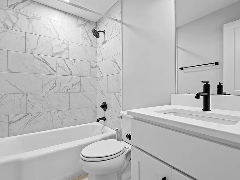 2104 Nelson St — Photo 16