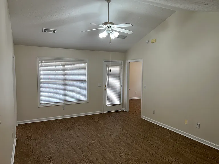 2153 Franklin St — Photo 2