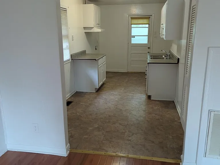 406 Lloyd St — Photo 8