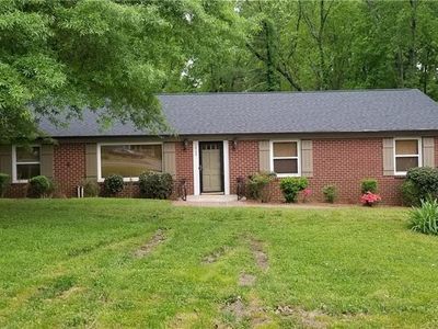 2848 Loch Dr, Winston Salem, NC, 27106