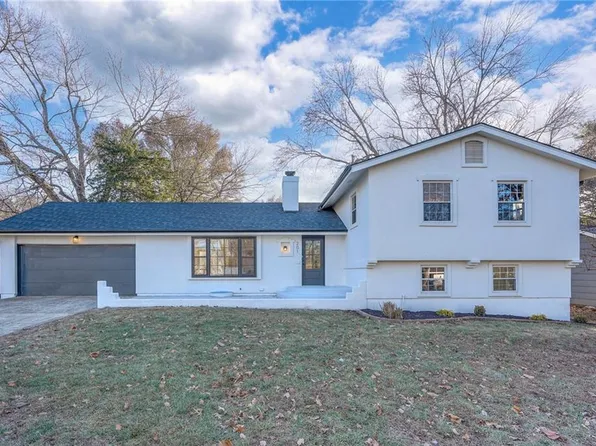 201 W Country Ln, Kansas City, MO 64114