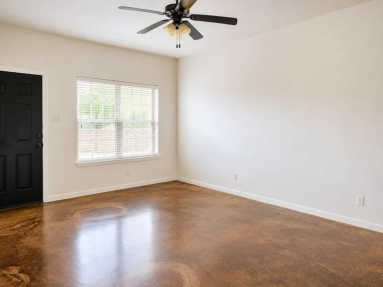 608 Karey Dr #B — Photo 2