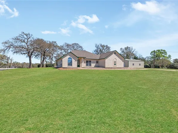 129 Lakeland Dr S, Normangee, TX 77871