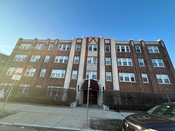 2nd image of 2043 Commonwealth Ave #37