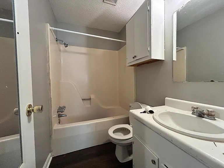 2710 S Taft St — Photo 25