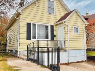 1322 S 15th St, Manitowoc, WI 54220