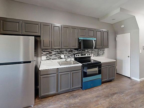 3rd image of 325 Shepherd Ave