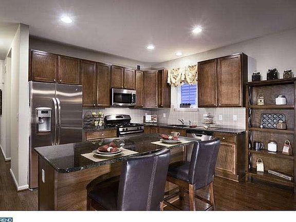 3rd image of 15116 Dahlia Dr