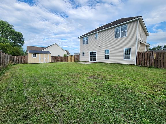 3rd image of 303 Wynbrookee Ln