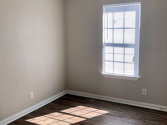 5th image of 207 Love St APT 112