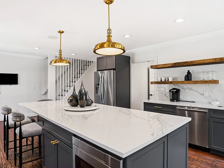 579 Hill St — Photo 8