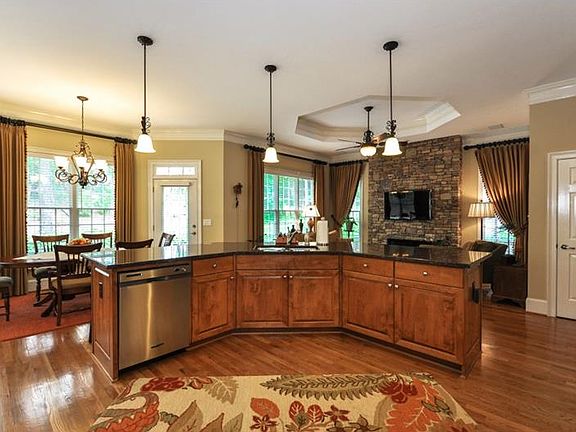 4th image of 415 Brook Manor Ct