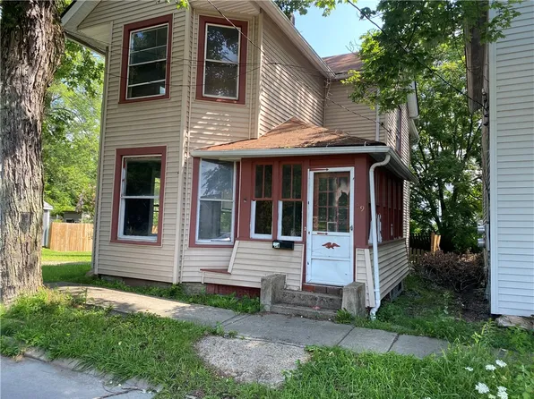 39 N Race St, Greenville, PA 16125