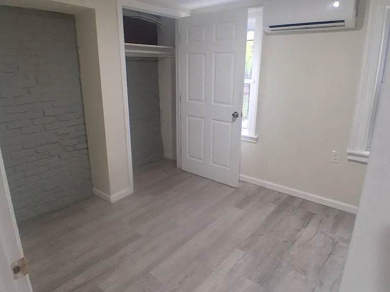 136 Johnston St — Photo 4