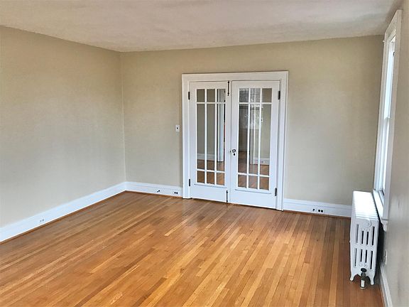 3rd image of 3215 W Franklin St #6