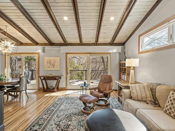 9708 Mill Creek Dr, Eden Prairie, MN 55347