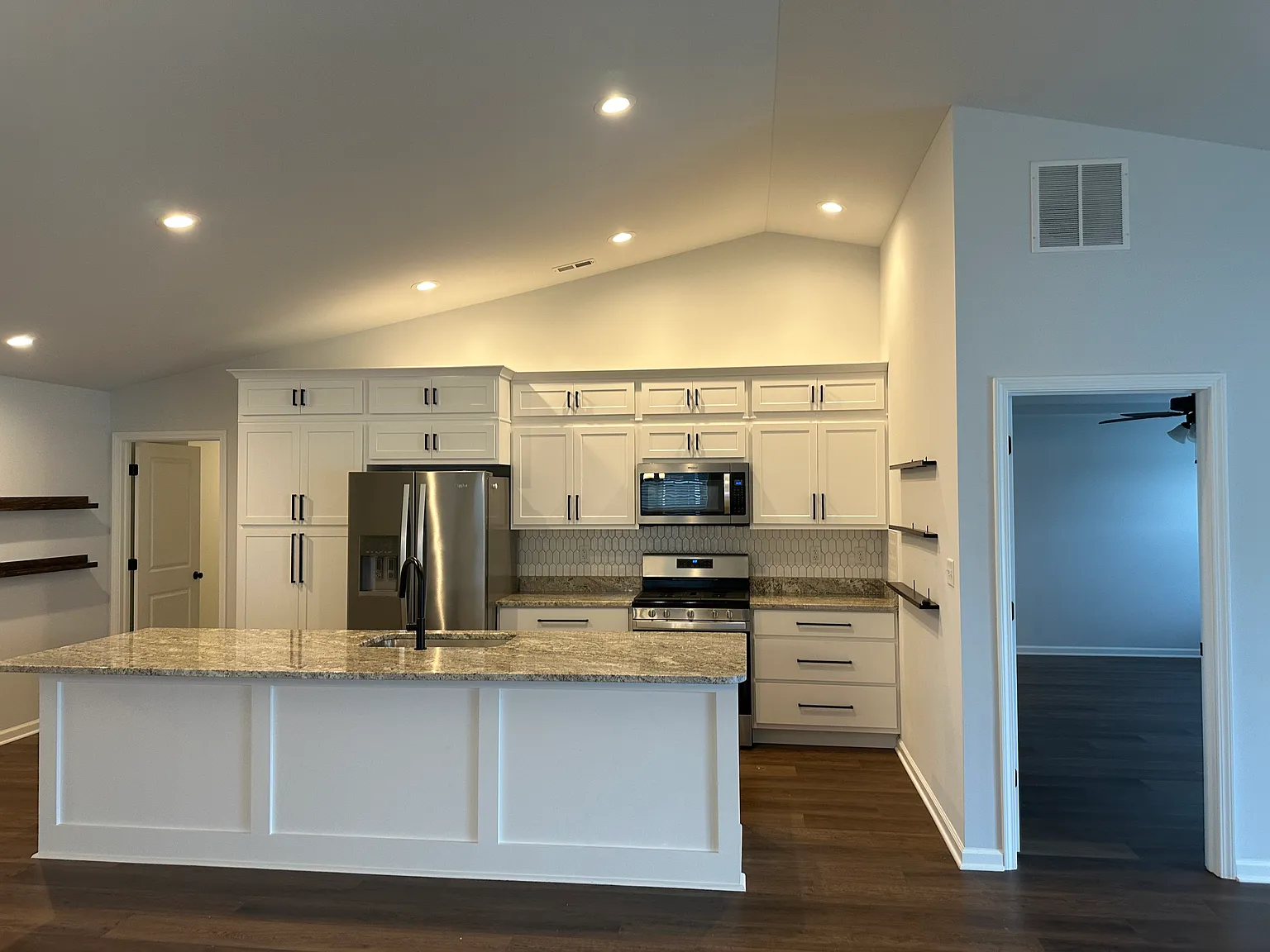 18467 Platinum Dr — Photo 1