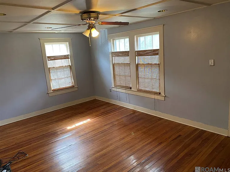 2266 Cloverdale Ave — Photo 4