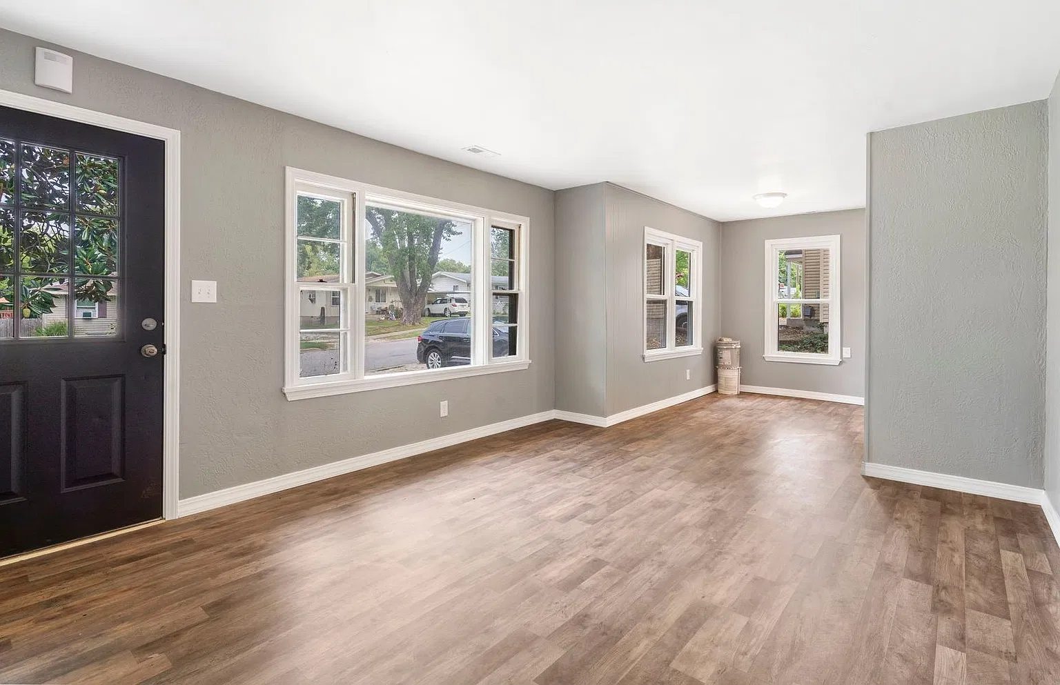 Remodeled 3 Bedroom | 1 Bathroom | 2 Car Garage Home -- 1100 Sqft, Pets Welcome! — Photo 4