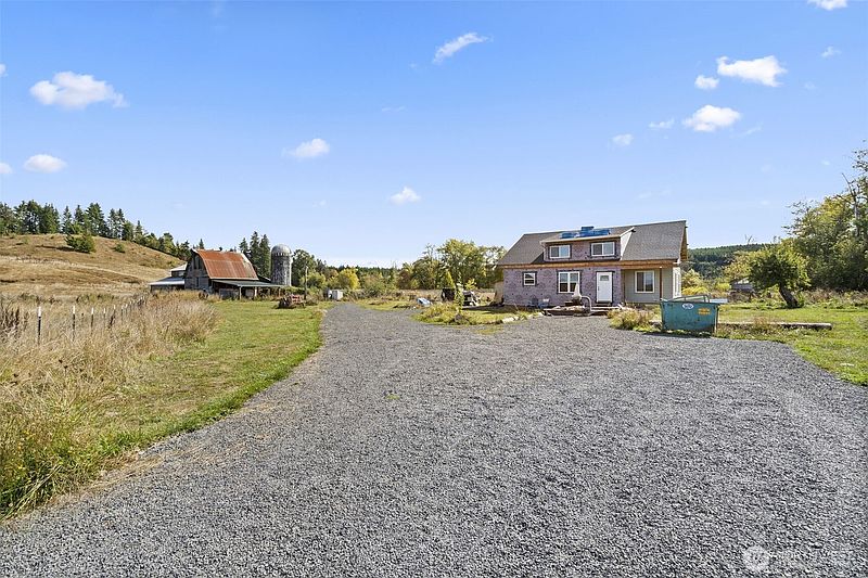 4th image of 160 Lech Road
