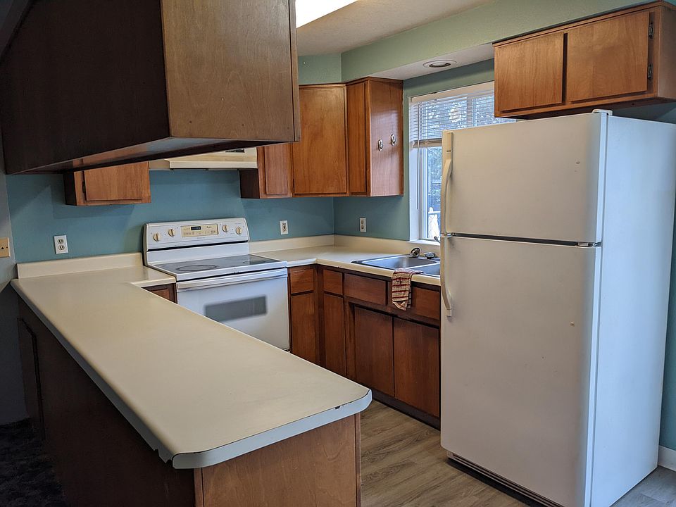 2nd image of 1281 Carmel Cir