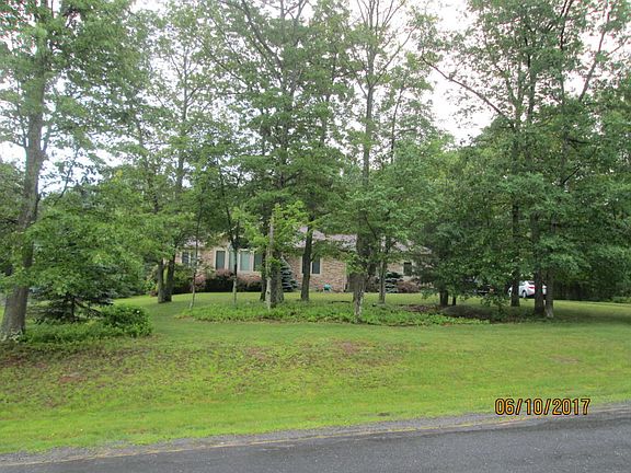 3rd image of 187 Hillside Ln