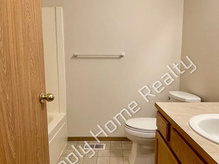 921 Avalon Ct SE — Photo 13