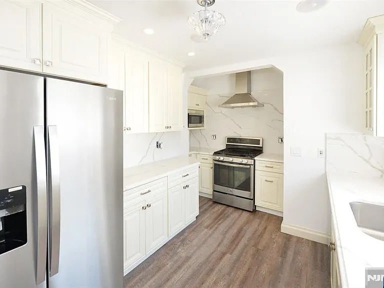 203 New York Ave — Photo 3